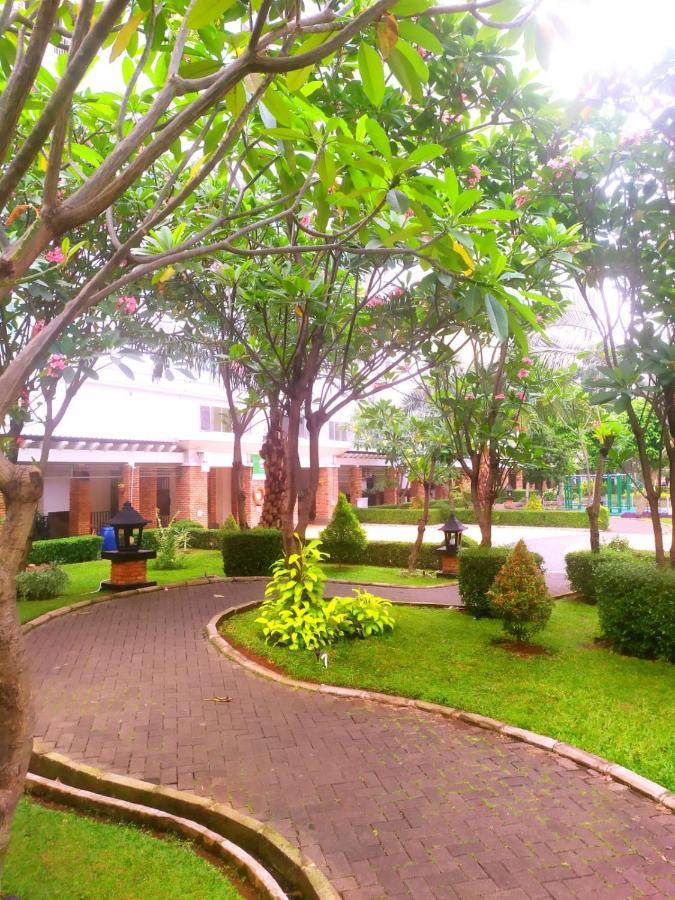 Apartment Tiny With Pool, Jogging Track, Gym And Mall Jakarta